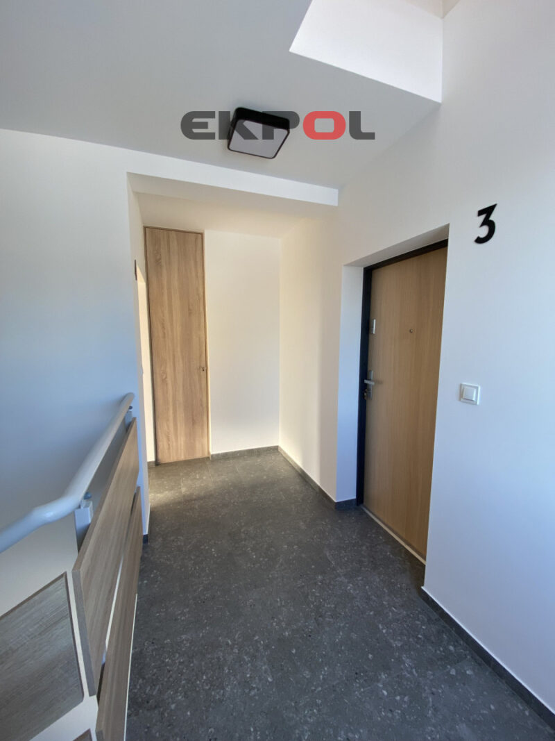 Nowe jasne deweloperskie balkon parking komórka - obrazek 18