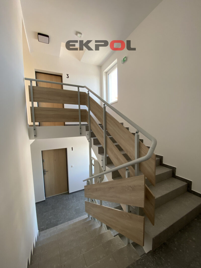 Nowe jasne deweloperskie balkon parking komórka - obrazek 16