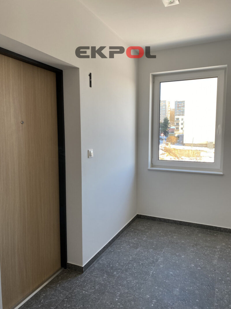 Nowe jasne deweloperskie balkon parking komórka - obrazek 17
