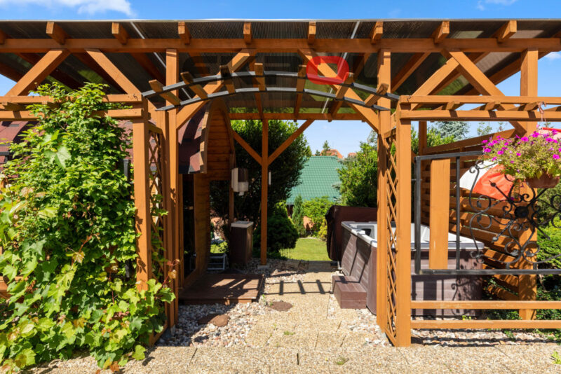 Parterowy 350m2 dom, ogród, taras sauna jacuzzi - obrazek 19