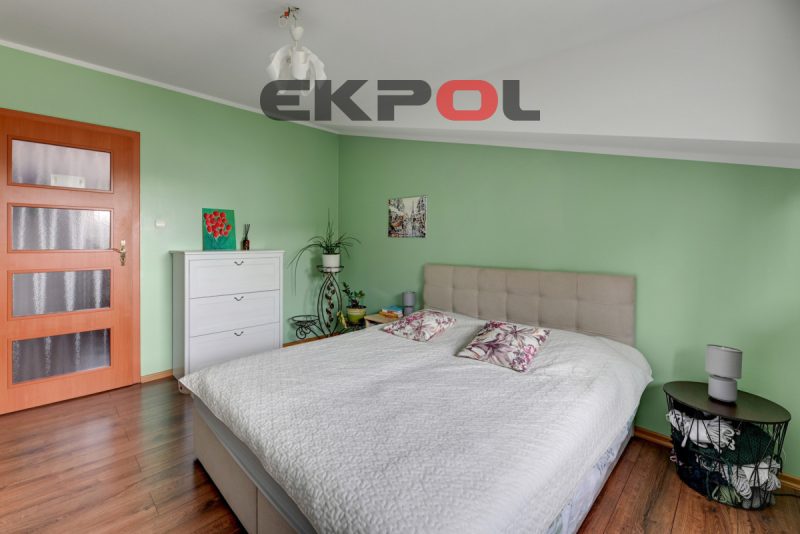 Dom z funkcją mieszkalno-usługową 3 garaże - obrazek 12