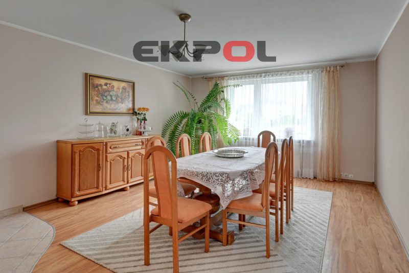 Dom z funkcją mieszkalno-usługową 3 garaże - obrazek 4