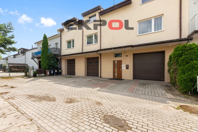 Dom z funkcją mieszkalno-usługową 3 garaże - obrazek 22