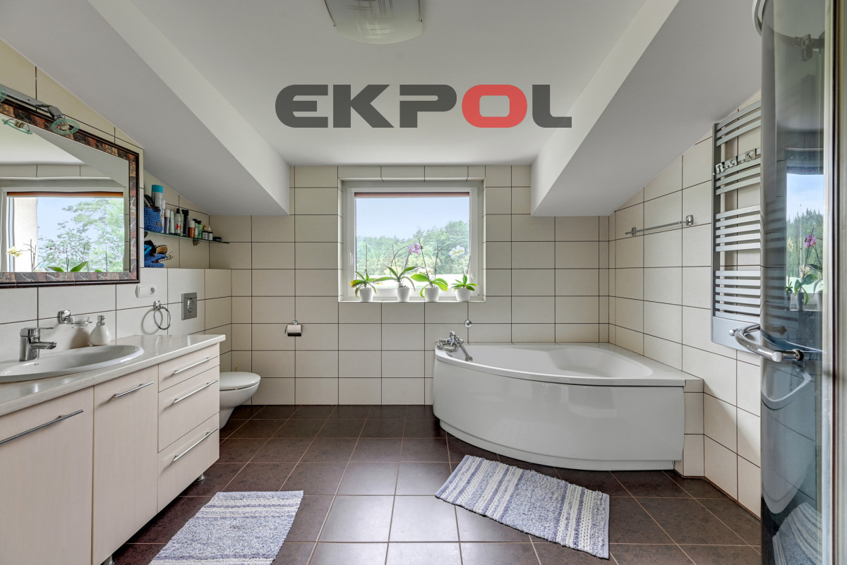 Dom z funkcją mieszkalno-usługową 3 garaże - obrazek 14