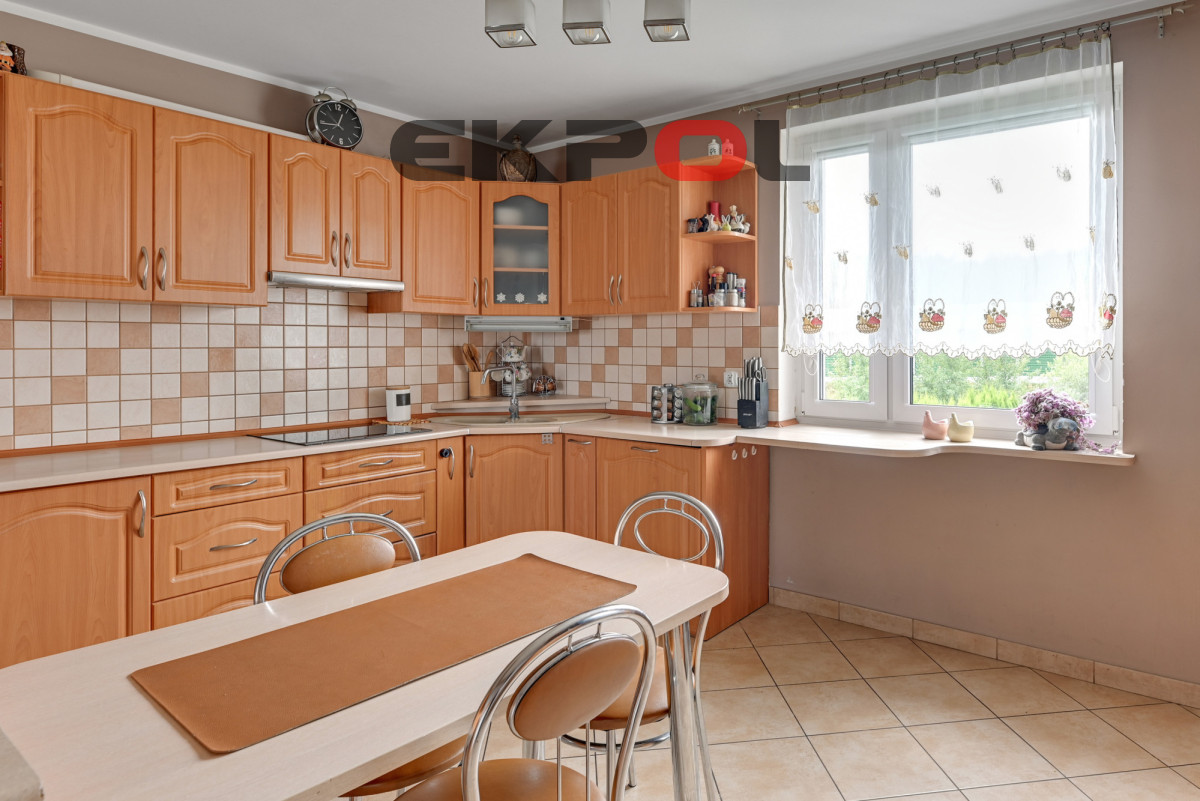 Dom z funkcją mieszkalno-usługową 3 garaże - obrazek 3