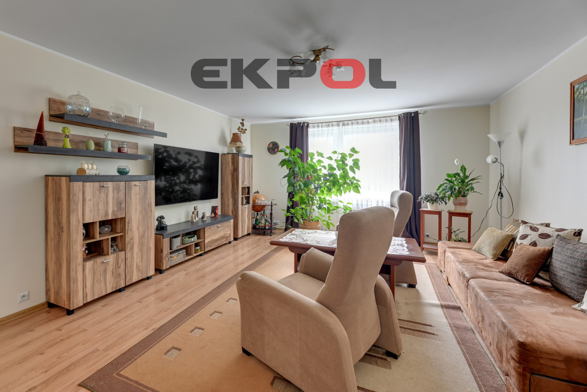 Dom z funkcją mieszkalno-usługową 3 garaże - obrazek 2