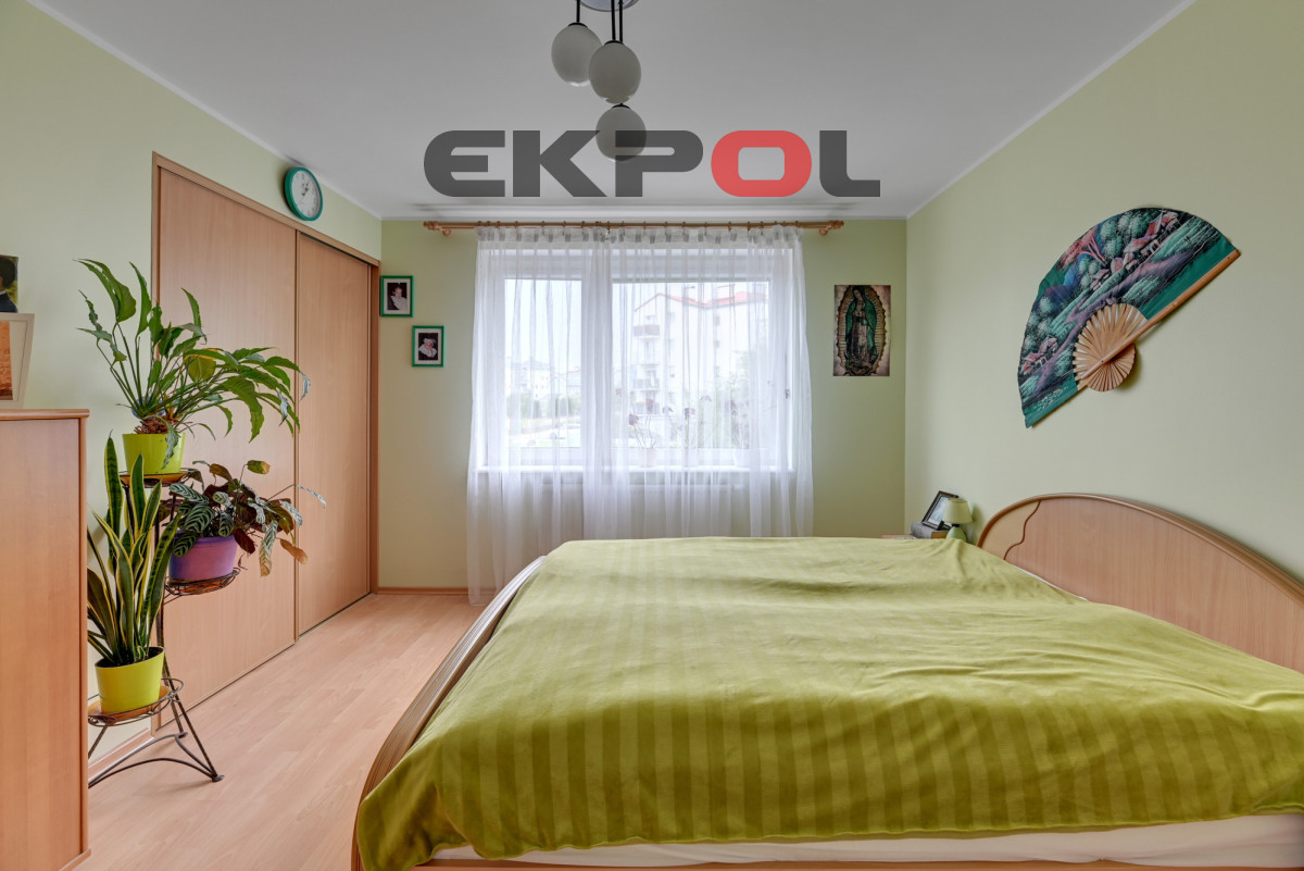 Dom z funkcją mieszkalno-usługową 3 garaże - obrazek 10