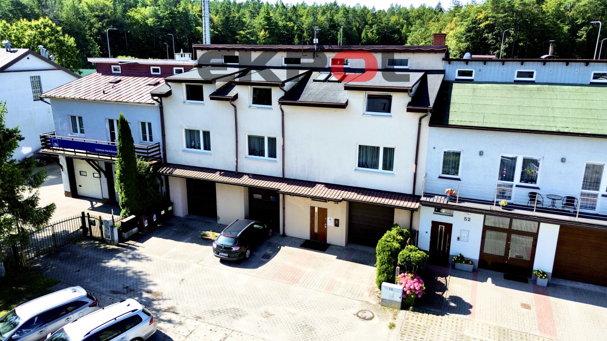 Dom z funkcją mieszkalno-usługową 3 garaże - obrazek 19