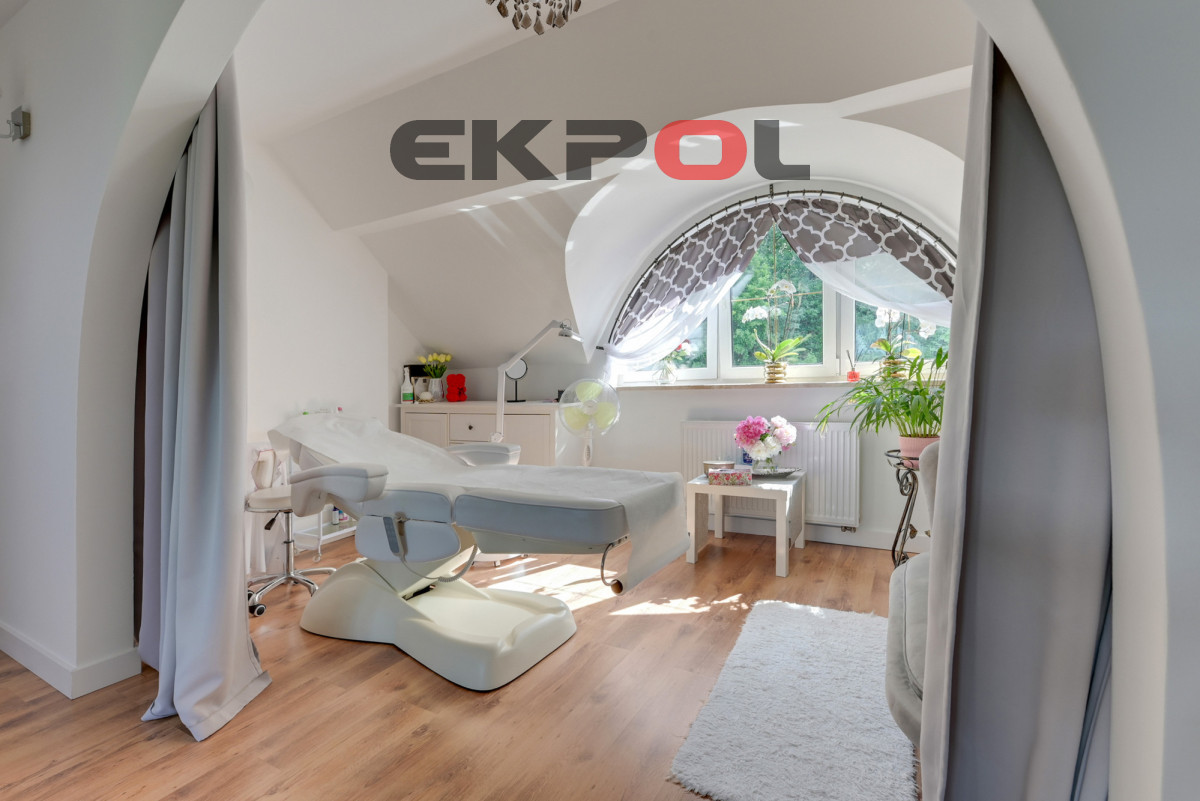 Elegancki dom z pięknie zaaranżowanym ogrodem - obrazek 23