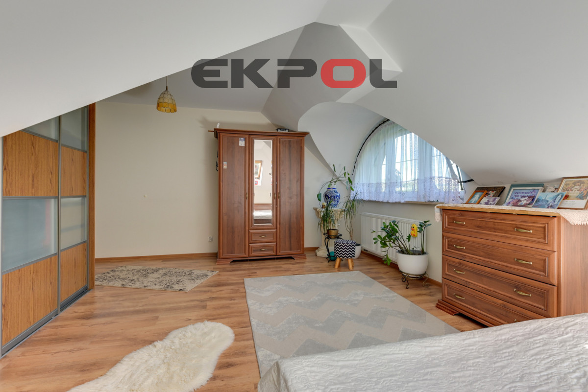 Elegancki dom z pięknie zaaranżowanym ogrodem - obrazek 17