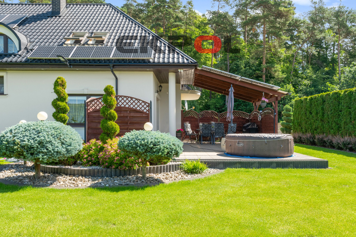 Elegancki dom z pięknie zaaranżowanym ogrodem - obrazek 3