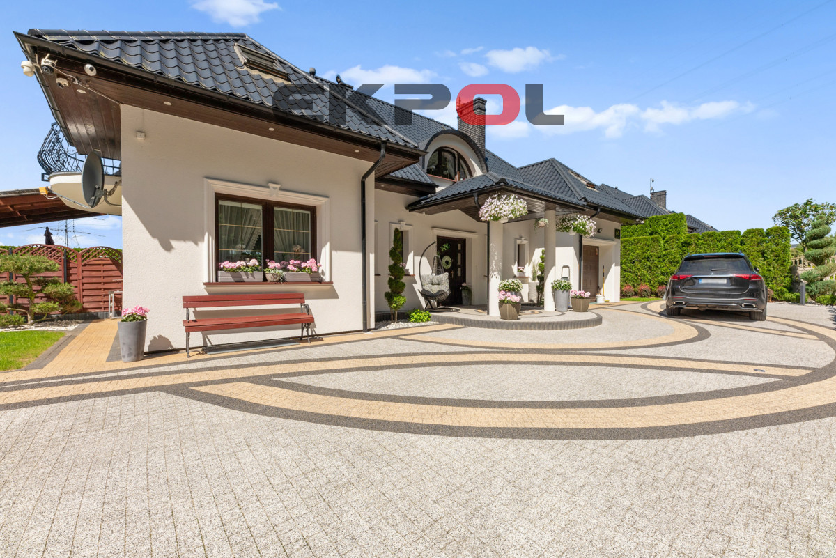Elegancki dom z pięknie zaaranżowanym ogrodem - obrazek 24